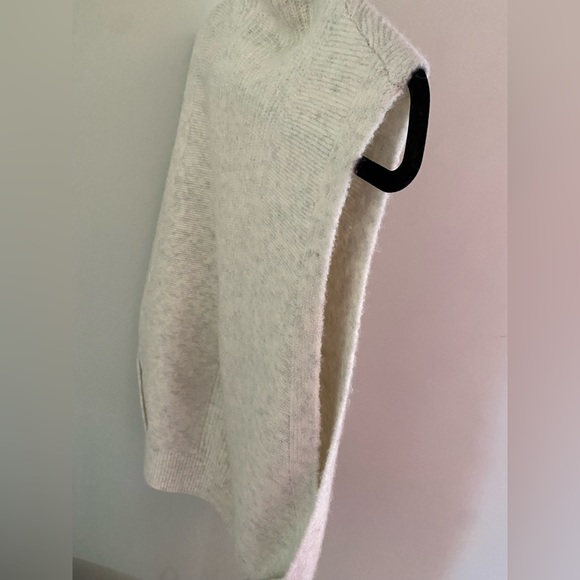 Banana Republic Envelope Hem Sweater Vest, size S - Picture 7 of 7